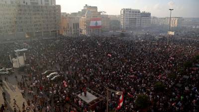Протестующие в Бейруте штурмуют правительственные здания