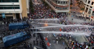 Беспорядки в Бейруте: демонстранты ворвались в здание МИД Ливана