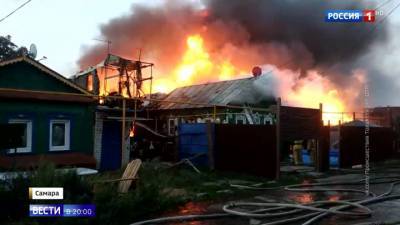 В Самаре сгорели дотла 10 домов в частном секторе. Вести в 20:00