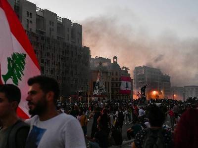 Протестующие в Бейруте требуют отставки президента, спикера и премьер-министра