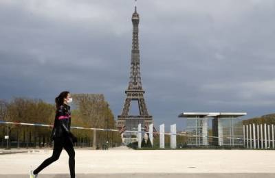 Пандемия: в Париже обязали носить маску только в отдельных районах города