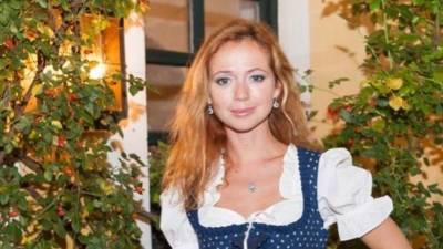 «Я рыдала»: Елена Захарова рассказала, как потеряла половину волос