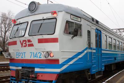 На Донбассе возобновляют курсирование пригородные поезда: маршруты и график движения