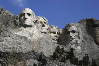 Трампа уличили в желании добавить себя к барельефам президентов на горе Рашмор