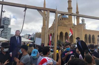 В Ливане вспыхнули протесты из-за взрыва: Пострадали 700 человек