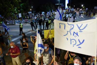 В Израиле тысячи людей требуют, чтобы Нетаньяху ушел в отставку