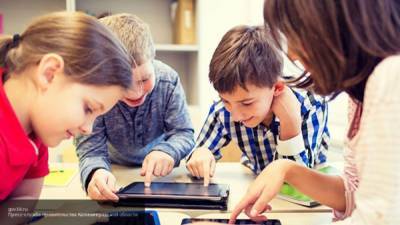 Психолог объяснил, как дети могут использовать планшет с пользой