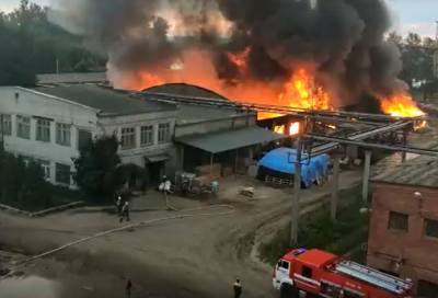 В Ленобласти потушили крупный пожар на заводе «Невский Ламинат»