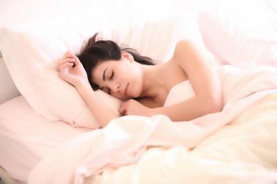 Ученые обнаружили связь между быстрым сном и пищевым поведением человека