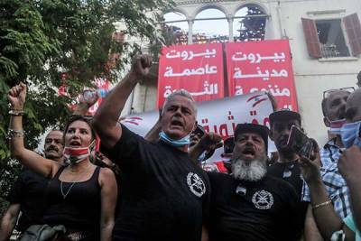 Армия вытеснила протестующих из зданий двух министерств в Бейруте
