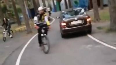 Глас народа | В Заречном сняли на видео «велопрогулку» водителя Volkswagen