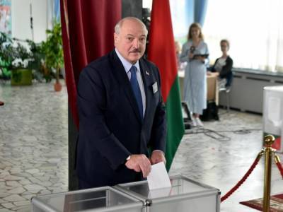 Выборы в Беларуси: Лукашенко проголосовал на своем избирательном участке