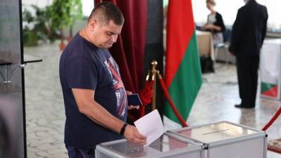 Выборы в Беларуси проходят под жестким контролем полиции