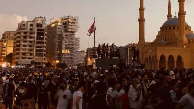 Тысячи на митинге, 700 раненых, отставка министра: протесты в Ливане