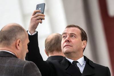 Страницу Медведева в Facebook заблокировали для пользователей из Грузии