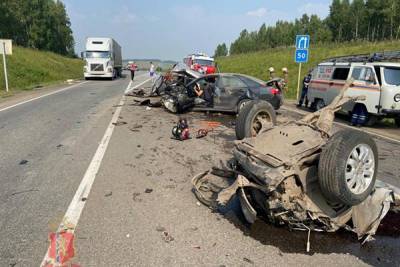 Четыре человека погибли при столкновении двух машин в Красноярском крае