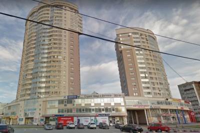 «Он просто сидел на ступеньках»: охранник в Екатеринбурге ногой сломал подростку череп