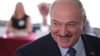 "Плевать им на судьбы этих ребят". Лукашенко назвал версию МИД России о роли третьей страны в задержании "вагнеровцев" конспирологией