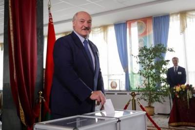 Выборы в Белоруссии - военная техника и пропускной режим на избирательных участках