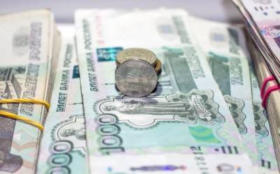Жители России просят ПФР выплатить по 10 тысяч на детей в августе