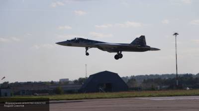 Летчик Попов назвал перспективы Су-57 в связке со «стаей» С-70