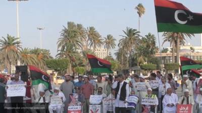 Жители Триполи продолжают требовать отставки ПНС Ливии во главе с Сарраджем