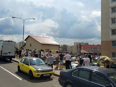 Несмотря на «состоявшиеся выборы», в Минске начали появляться очереди на участки для голосования