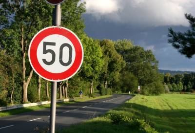 На шести федеральных трассах в Ленобласти 10 августа введут скоростные ограничения