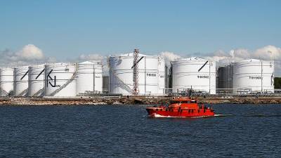 В порту Клайпеды разлились нефтепродукты