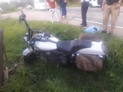 Три человека пострадали при столкновении мопеда с мотоциклом в Тверской области