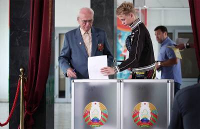 Экзитполы: Лукашенко набирает 79,7% голосов на президентских выборах в Беларуси