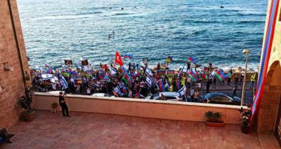 Армяне "задушили" песней акцию азербайджанцев в Тель-Авиве