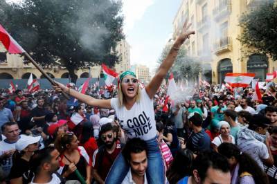 В Ливане три министра ушли в отставку из-за массовых протестов в стране