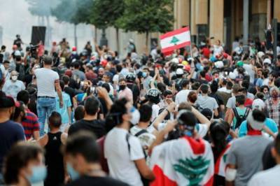 В Бейруте протестующие ворвались в здание министерства труда