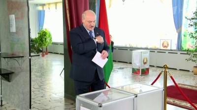 Александр Лукашенко, по результатам голосования, набирает 82%