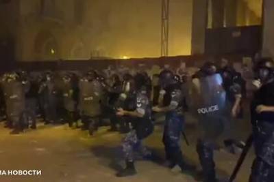 Появилось видео разгона полицией протестующих в Бейруте