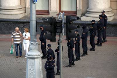 Белорусская милиция применила против протестующих светошумовые гранаты