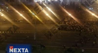 В Минске автозак въехал в толпу протестующих - люди выкрикивают "Убийцы!" (фото, видео)
