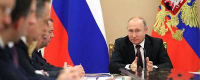 Путин увеличил зарплаты главы СКР и генпрокурора России