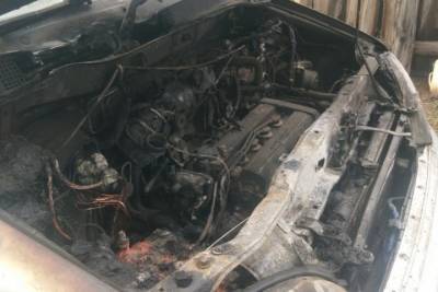 В Бурятии горевший автомобиль потушили обычные жители