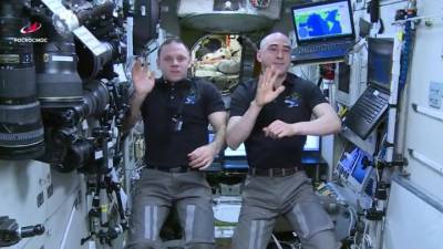 Российские космонавты поздравили всех учеников и студентов с Днем Знаний