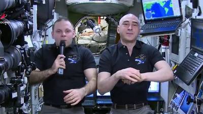 С Днем знаний российских школьников поздравили космонавты с борта МКС