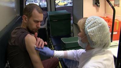 В России идет масштабная вакцинация от сезонных заболеваний: гриппа и ОРВИ