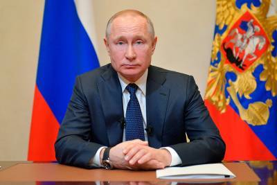 Владимир Путин поручил с 1 октября повысить зарплаты чиновникам, дипломатам и силовикам