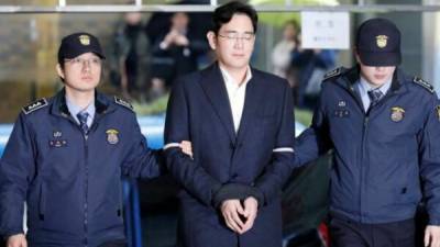 Главу Samsung обвинили в коррупции и манипуляциях