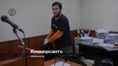 Корреспондента “Ъ FM” оштрафовали на 10 тыс. рублей за футболку в поддержку Сафронова