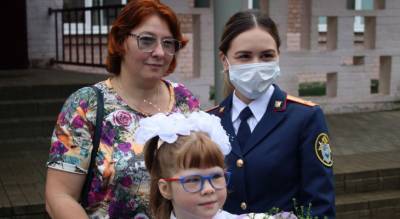 "Сразу побежала в класс": следователи проводили до школы ярославскую ученицу