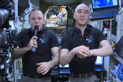 Петербургский космонавт Иван Вагнер поздравил учащихся с Днем знаний с борта МКС