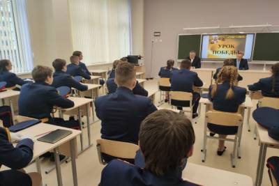 Беглов и Дрозденко провели урок в Муринском центре образования
