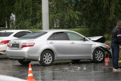 Суд обязал уральских чиновников вернуть в магазин Toyota Camry